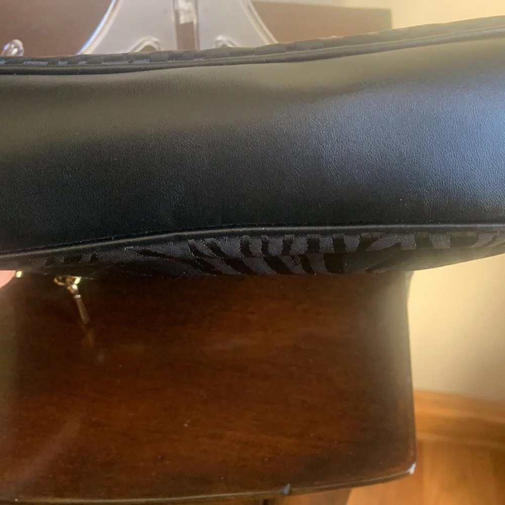 EUC Authentic Michael Kors crossbody purse - Picture 8 of 10